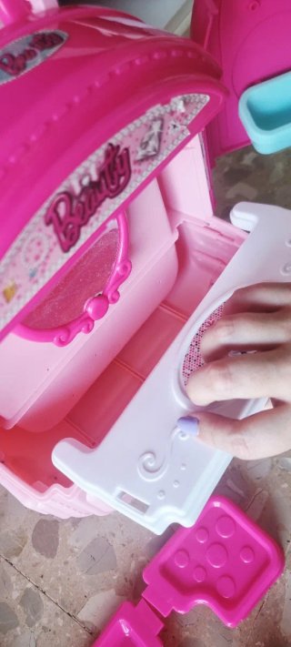 Lote Juguetes: mochila tocador, muñeca y Playdoh