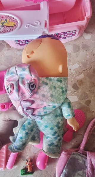 Lote Juguetes: mochila tocador, muñeca y Playdoh