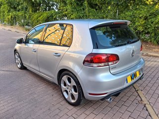 Volkswagen Golf GTI 210cv 5p manual