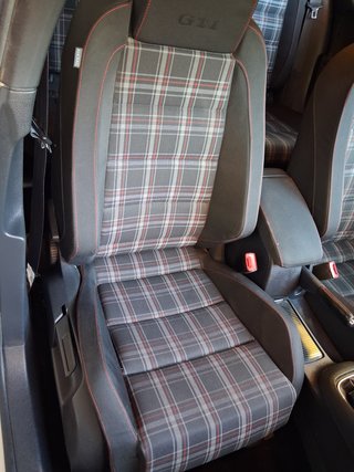 Volkswagen Golf GTI 210cv 5p manual