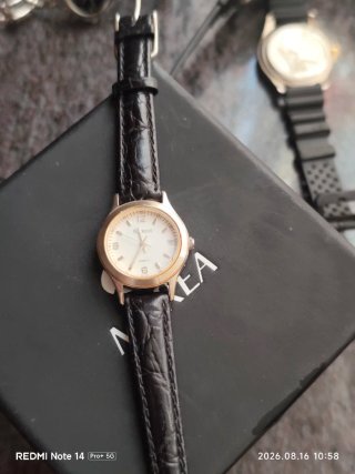Reloj Saxon Dorado y Negro