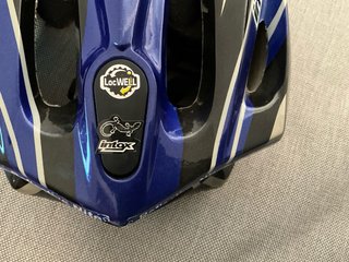 Casco de Bicicleta Azul y Negro intox