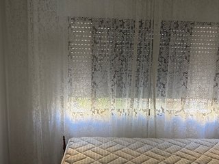 Cortinas de encaje blancas. Hay 3 juegos.