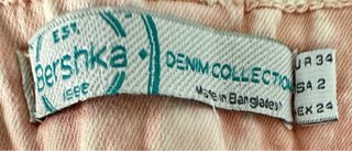 Pantalón Bershka efecto desgaste rosa Talla XS