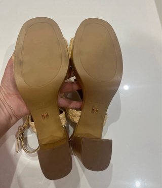 Zapatos tacon marca Maria Mare dorados nuevos