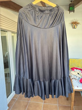 Falda flamenca negra con volantes
