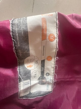 Saco de dormir Quechua morado con su funda