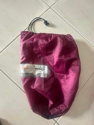 Saco de dormir Quechua morado con su funda