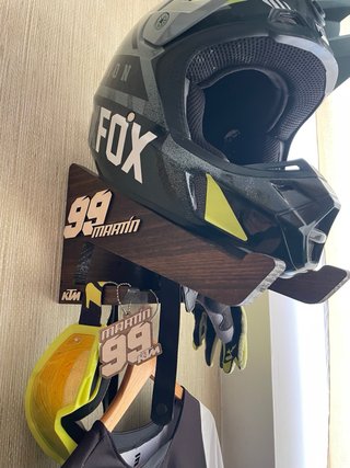 Soporte Casco Fox Madera