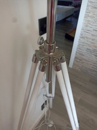 Lámpara Trípode Cine Madera y Acero