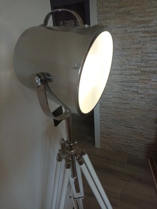 Lámpara Trípode Cine Madera y Acero