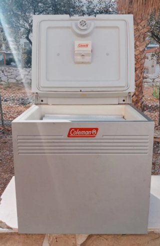 Nevera Eléctrica y Gas Coleman para camping 12v