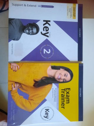 2 libros de Ingles. Segundo Bachillerato.