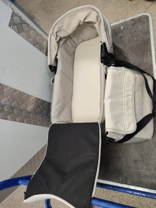 Capazo y Bolso Jane Micro Beige