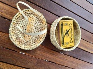 Cesta decorativa de mimbre