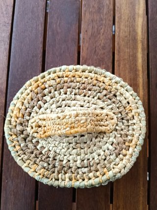 Cesta decorativa de mimbre