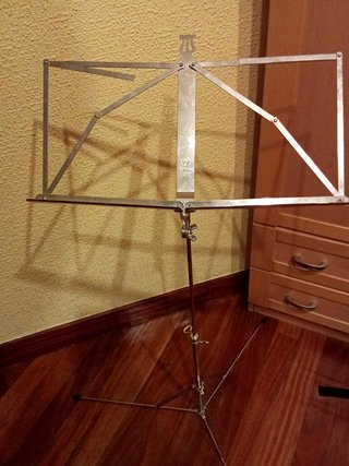 Atril de música metálico plegable