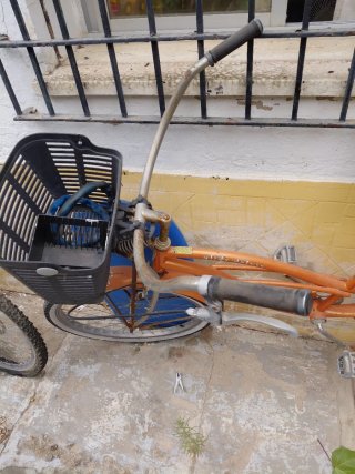 Bicicleta de playa naranja