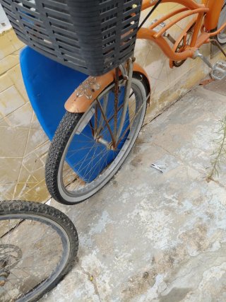 Bicicleta de playa naranja