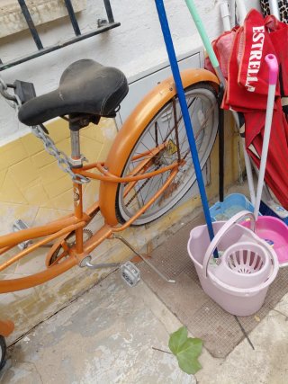 Bicicleta de playa naranja