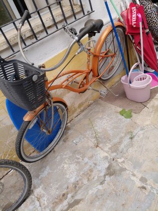 Bicicleta de playa naranja