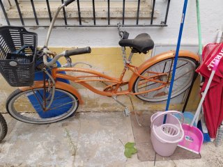 Bicicleta de playa naranja