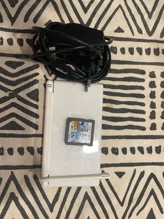 Nintendo DS Blanca con un juego “468 juegos”