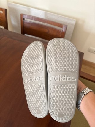 Chanclas Adidas Gris, talla 37