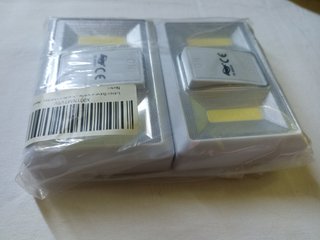 Coppia Luci LED Adesive a Batteria