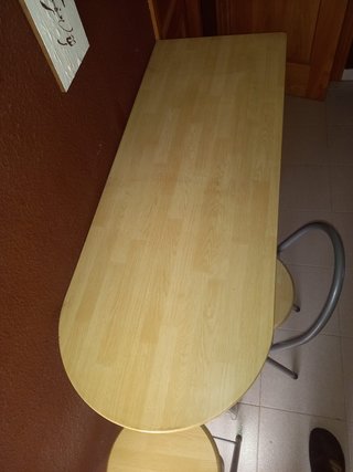 Mesa alta cocina con 2 taburetes plegables