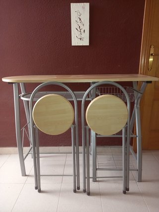 Mesa alta cocina con 2 taburetes plegables