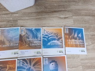 Libros Física y Química 2 ESO.CEU.. Science Bits.