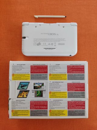 Nintendo 3DS XL bianco con scatola
