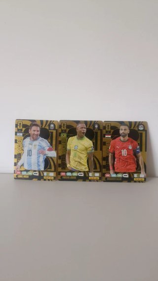 3 Cartas Adrenalyn Messi, Vinicius y salah.cromos