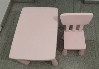 Mesa y sillas infantil rosa