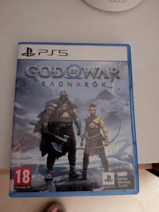 Consola PS5 dos mandos, charger station y juego