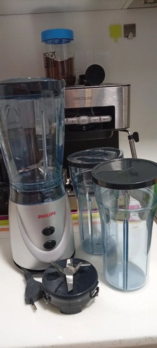 Batidora Philips con vasos y picador
