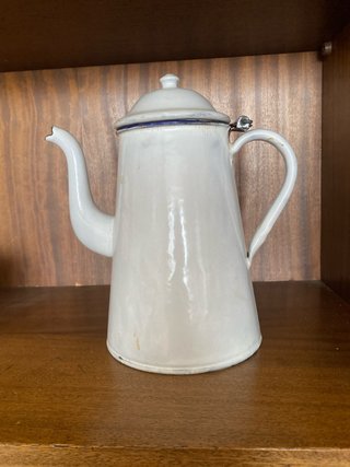 Cafetera antigua francesa esmaltada