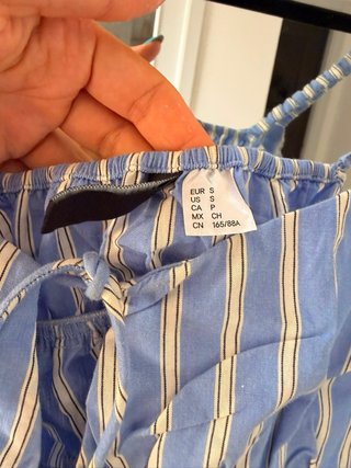 Top H&M rayas azul y blanco