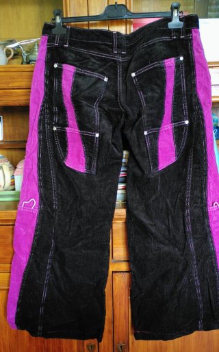 Pantaloni velluto a coste neri e viola