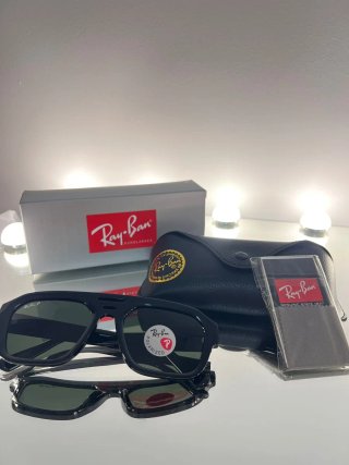 Gafas de sol Ray-Ban negras polarizadas