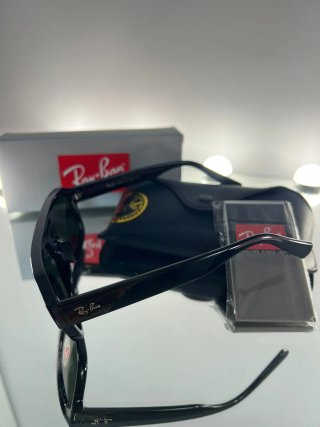 Gafas de sol Ray-Ban negras polarizadas