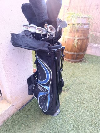 Bolsa golf con palos y carrito