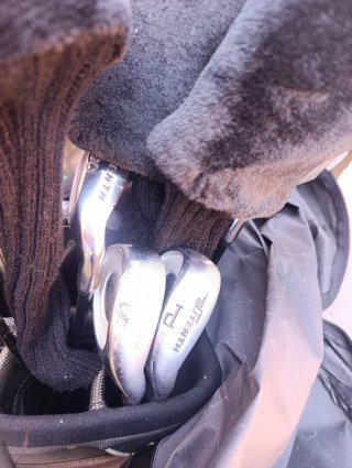 Bolsa golf con palos y carrito