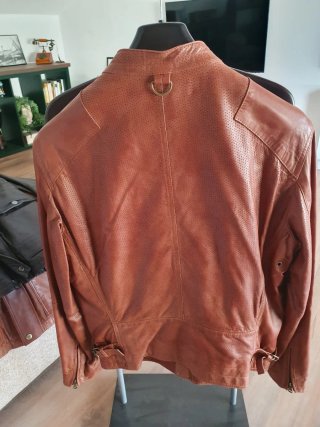 Chaqueta de piel marrón