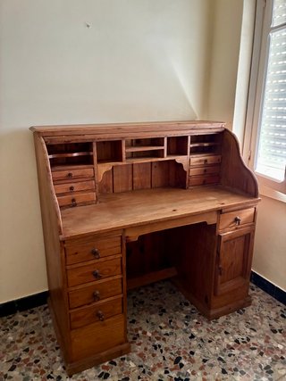 Escritorio madera.