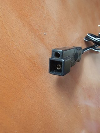 Cargador Injusa 6V 0.6A para vehículos infantiles