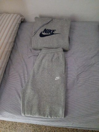 Conjunto chándal Nike gris y azul marino