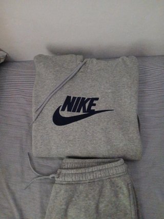 Conjunto chándal Nike gris y azul marino
