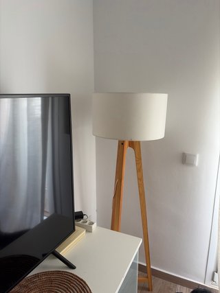 Lámpara de pie salón nórdica madera y tela